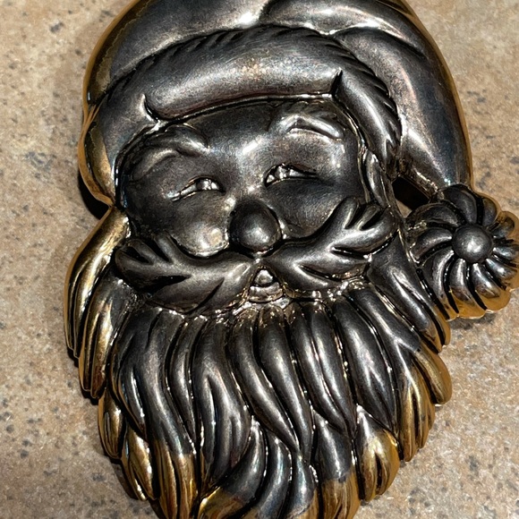 VINTAGE SIGNED BOST SANTA PIN! - Picture 2 of 8